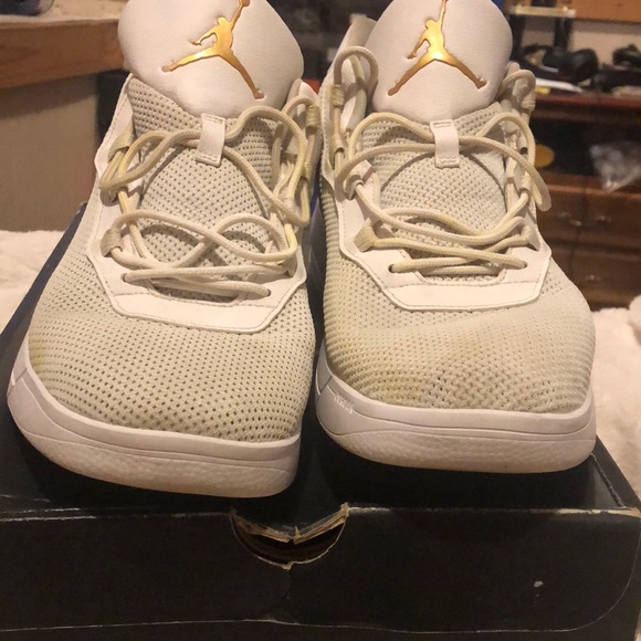 Air Jordan roaches - Picture 2 of 3